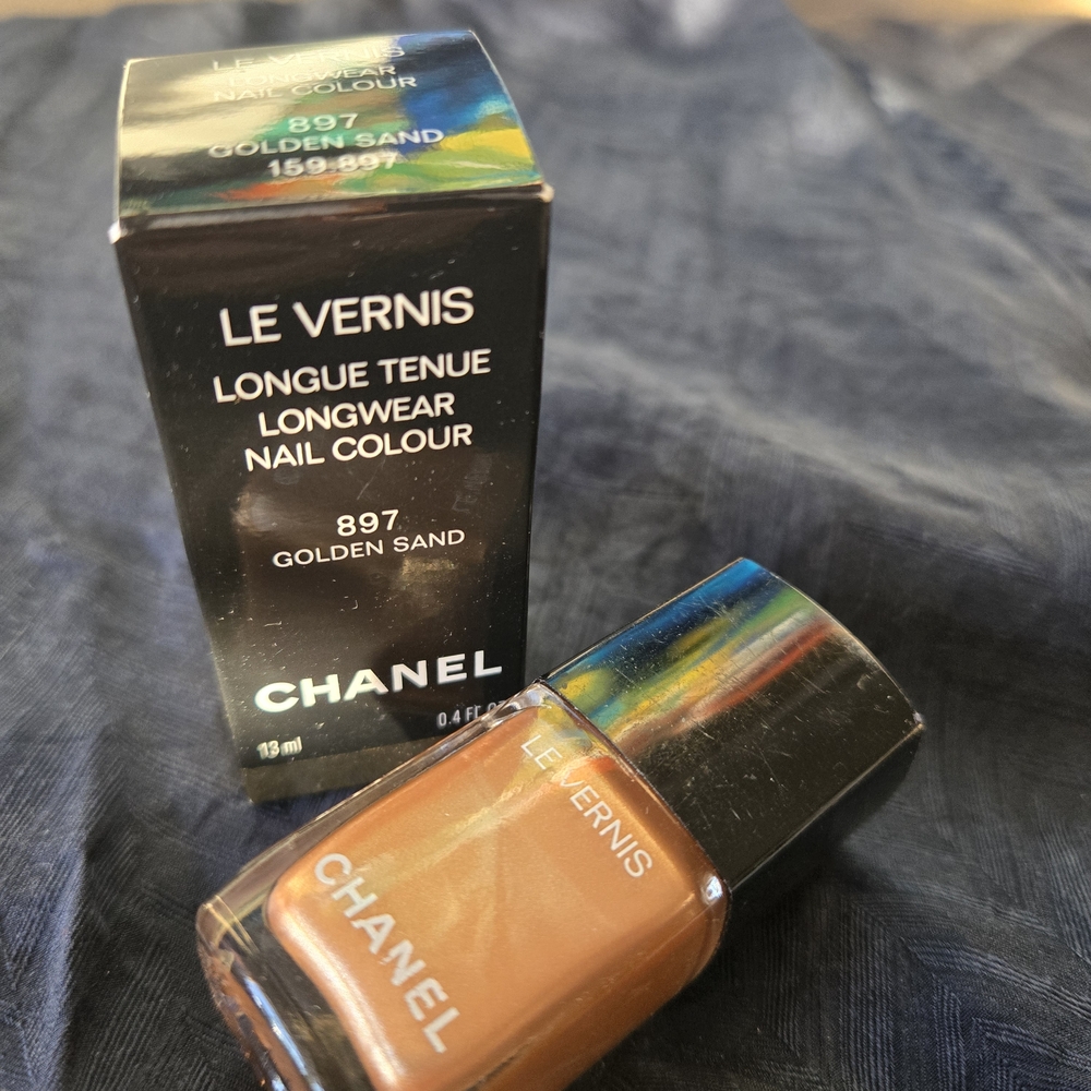 CHANEL Le Vernis Golden Sand Nail Color